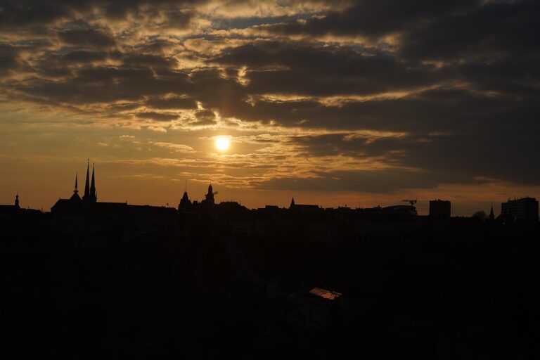 Finding Clarity in a Cloudy Market: Navigating Uncertainty with Confidence