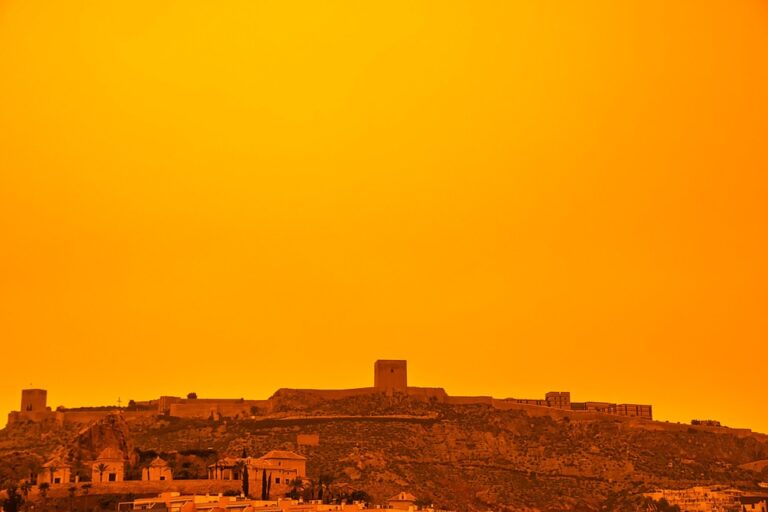 Spain Ignites the Electoral Race as the Right Faces Deep Divisions