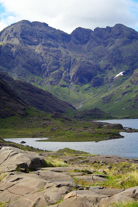 Storm Bram sees Isle of Man’s coast battered by waves – BBC