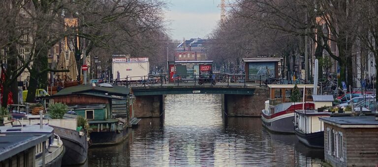 A retrospective in The Netherlands will commemorate 40 years of photographic duo Inez & Vinoodh – FashionNetwork USA