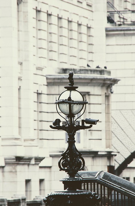 Bridging the Divide: Exploring the Intersection of Analytic and Continental Philosophy