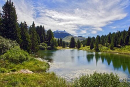 UBS to Create 3,000 New Jobs in India While Cutting Positions in Switzerland