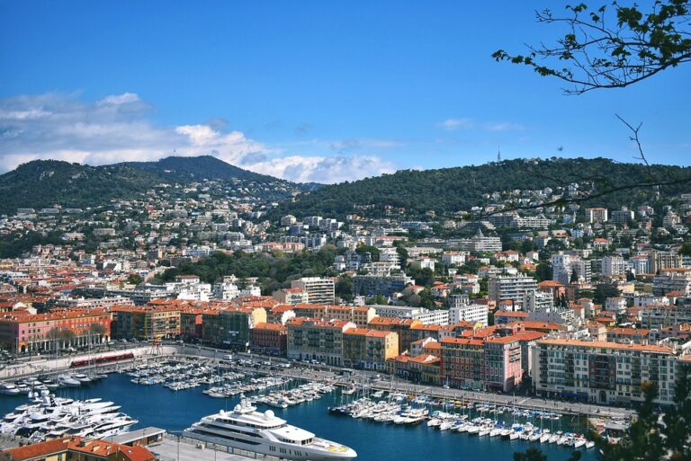 French Police Thwart Bomb Attack Near US Bank in Paris