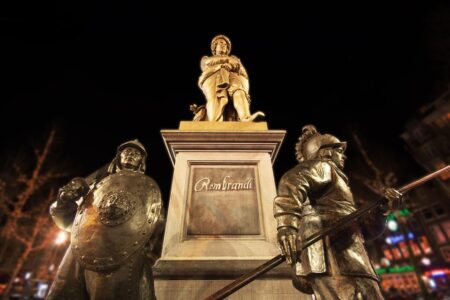 Thick Fog Engulfs Central and Southern Netherlands, Drivers Urged to Stay Cautious on Dangerous Roads