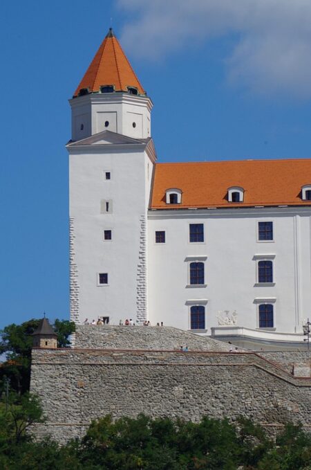 Slovakia halves train fares as fuel prices rise – The Slovak Spectator ¤