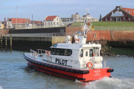 Dutch Grid Operators Gain Power to Pause North Sea Wind Turbines for Bird Migration Protection ¤