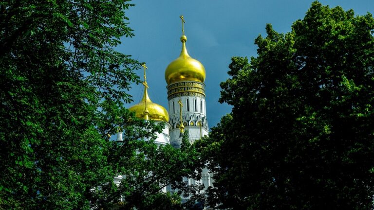 In war between Russia and Ukraine, United States is first to surrender, but Americans still stand with Ukraine * ¤