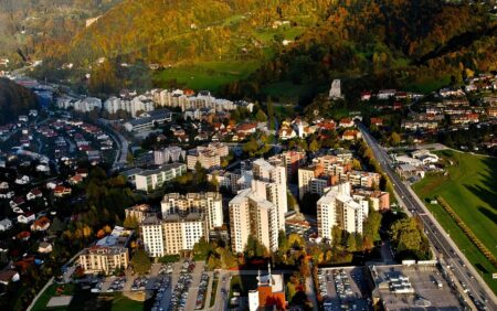 Slovenia becomes first EU country to introduce fuel rationing – BBC ¤