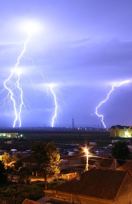 Romania to Keep EU’s Highest Rates as Political Woes Weaken Leu – Bloomberg.com ¤